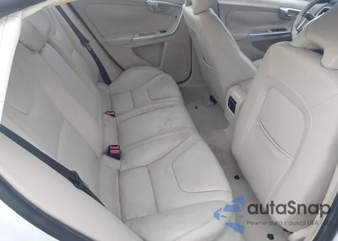 2015 Volvo S60 T5 Premier z USA, uszkodzony, nr VIN YV126MFK5F1344511